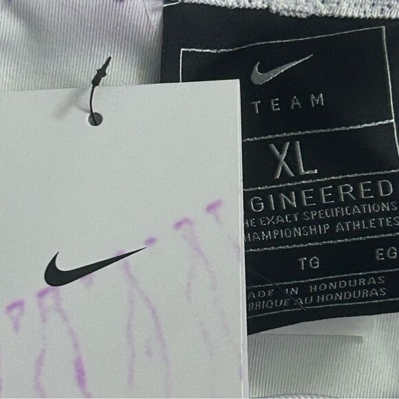 Nike Men's Vapor Untouchable Football Tights Shorts Purple Size XL CW3972-545 - Picture 3 of 7